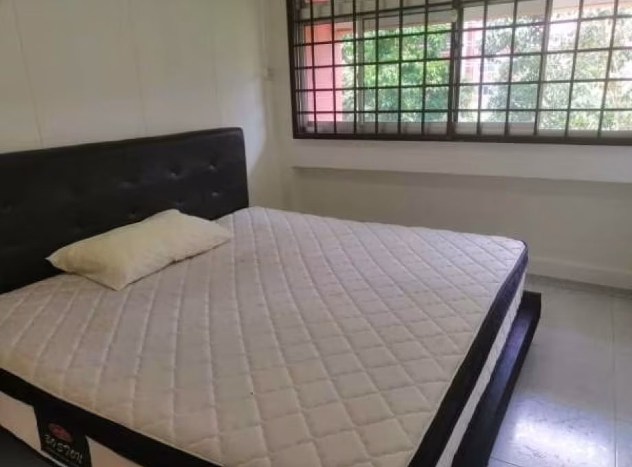 Room Rent • Pasir Ris • 512 Pasir Ris Street 52 • S$1000 • 5-Room (4 BR) • Common Room Photo