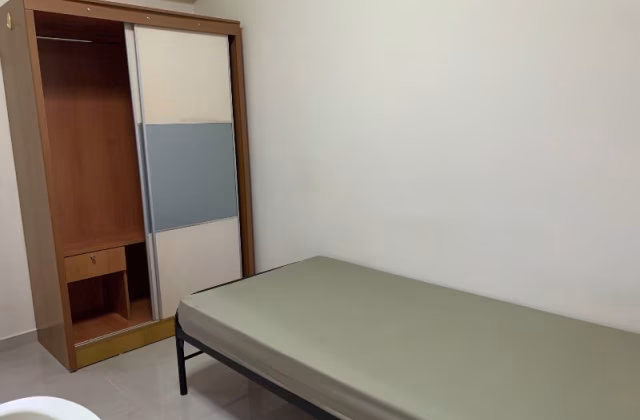 Room Rent • Queenstown • 52 Strathmore Avenue • S$1000 • 4-Room (3 BR) • Common Room