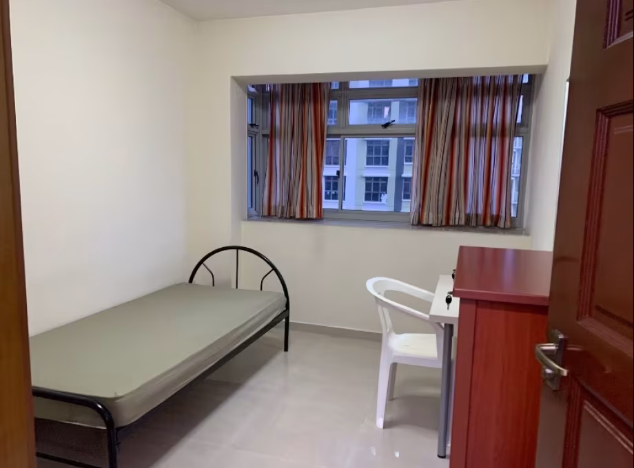 Room Rent • Queenstown • 52 Strathmore Avenue • S$1000 • 4-Room (3 BR) • Common Room Photo
