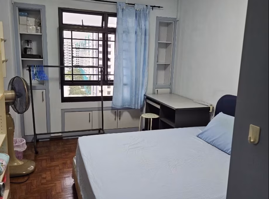 Room Rent • Jurong West • 667C Jurong West Street 65 • S$700 • 5-Room (4 BR) • Common Room Photo