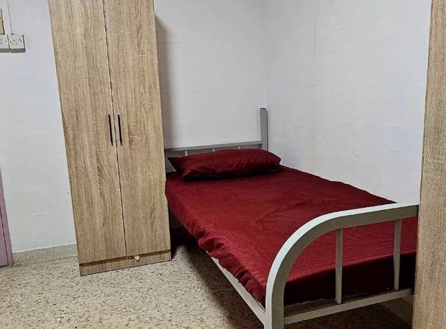 Room Rent • Ang Mo Kio • 465 Ang Mo Kio Avenue 10 • S$650 • 5-Room (4 BR) • Room Sharing Photo