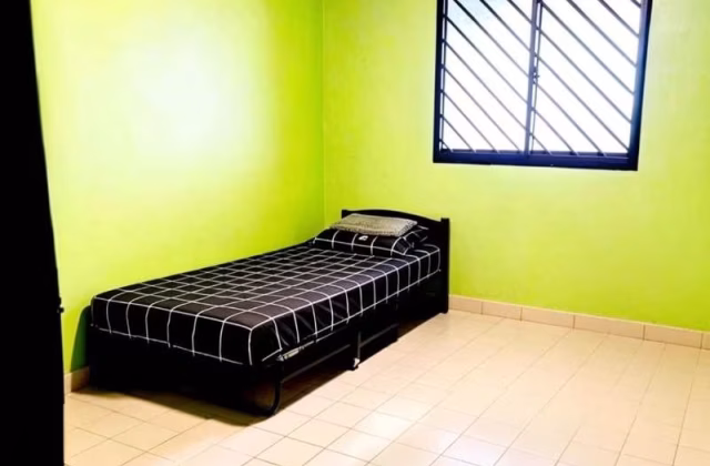 Room Rent • Bukit Batok • 410 Bukit Batok West Avenue 4 • S$850 • 3-Room (2 BR) • Common Room