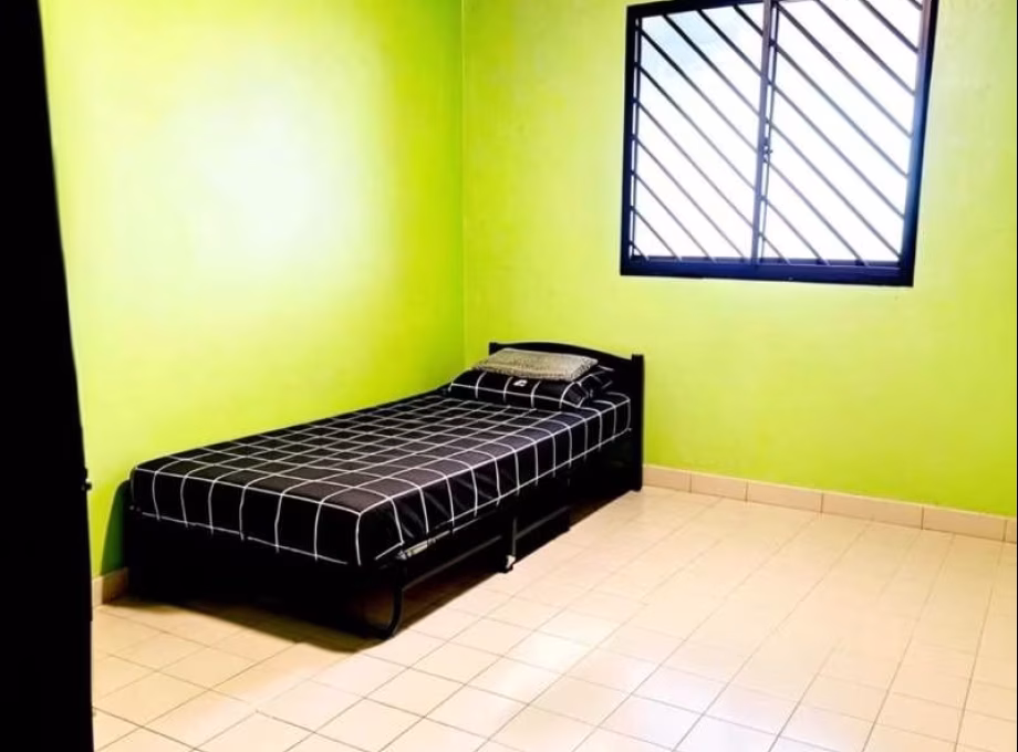 Room Rent • Bukit Batok • 410 Bukit Batok West Avenue 4 • S$850 • 3-Room (2 BR) • Common Room Photo