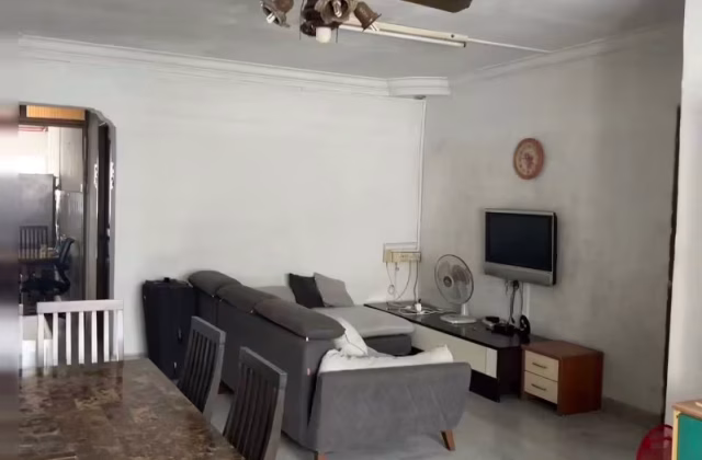 Room Rent • Jurong East • 218 Jurong East Street 21 • S$400 • 4-Room (3 BR) • Room Sharing