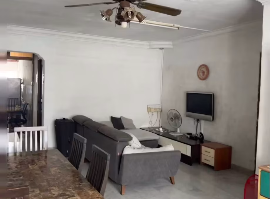 Room Rent • Jurong East • 218 Jurong East Street 21 • S$400 • 4-Room (3 BR) • Room Sharing Photo