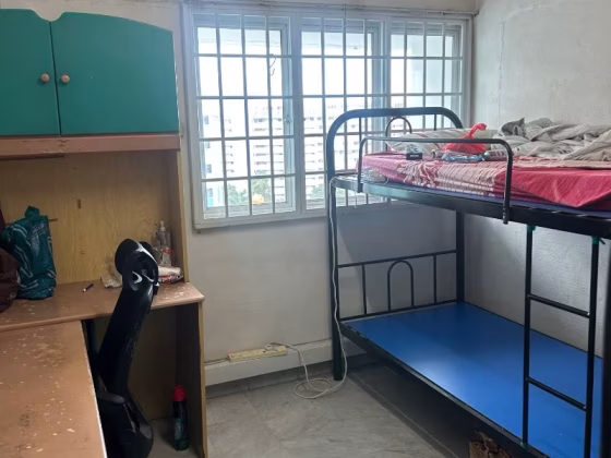 Room Rent • Jurong East • 218 Jurong East Street 21 • S$400 • 4-Room (3 BR) • Room Sharing Photo