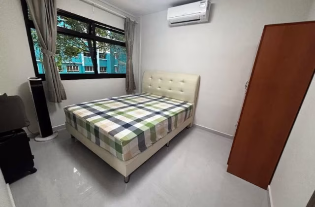 Room Rent • Woodlands • 175 Woodlands Street 13 • S$900 • 5-Room (4 BR) • Common Room