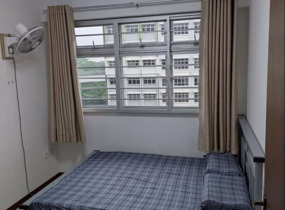 Room Rent • Yishun • 475B Yishun Street 44 • S$1000 • 4-Room (3 BR) • Common Room Photo