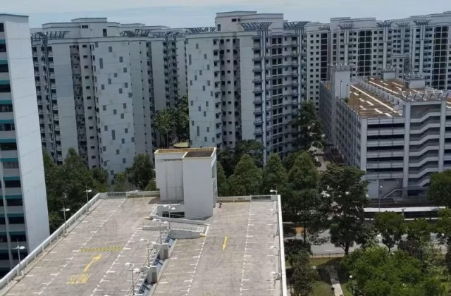 Room Rent • Jurong West • 619 Jurong West Street 65 • S$1300 • 4-Room (3 BR) • Master Room