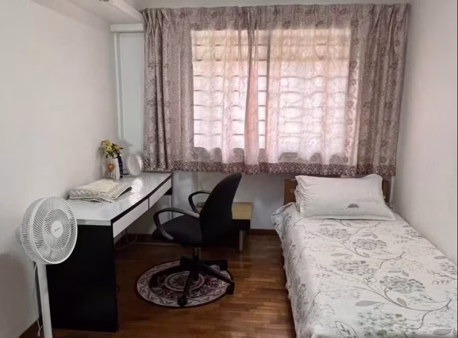 Room Rent • Sengkang • 258A Compassvale Road • S$1000 • 4-Room (3 BR) • Common Room Photo