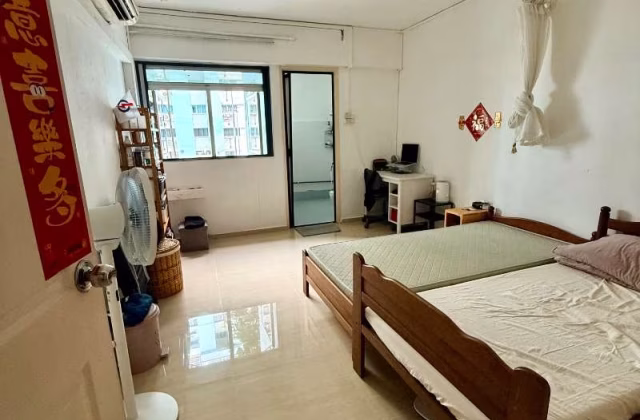 Room Rent • Tampines • 272 Tampines Street 22 • S$650 • 4-Room (3 BR) • Master Room