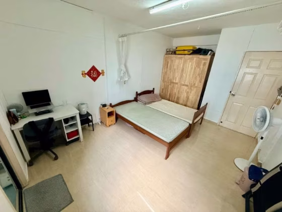 Room Rent • Tampines • 272 Tampines Street 22 • S$650 • 4-Room (3 BR) • Master Room Photo