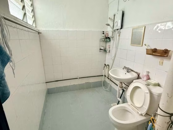 Room Rent • Tampines • 272 Tampines Street 22 • S$650 • 4-Room (3 BR) • Master Room Photo