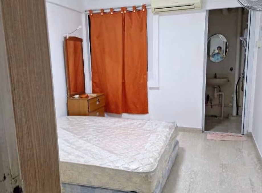 Room Rent • Yishun • 704 Yishun Avenue 5 • S$1300 • 3-Room (2 BR) • Master Room Photo