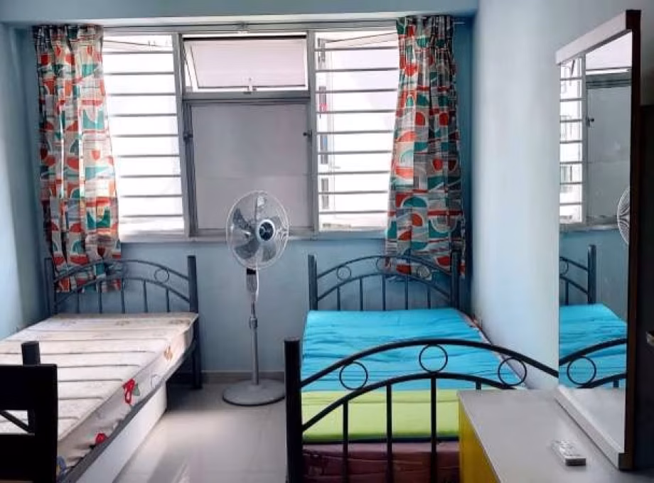 Room Rent • Sengkang • 432A Sengkang West Way • S$900 • 4-Room (3 BR) • Common Room Photo