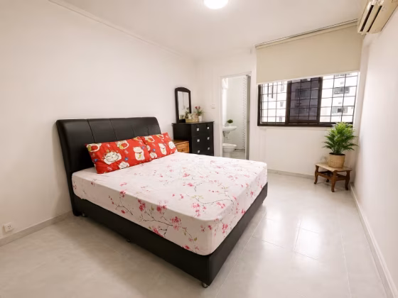 House Sale • Serangoon • 233 Serangoon Avenue 3 • S$650000 • 3-Room (2 BR) • 904ft² / 83m² Photo