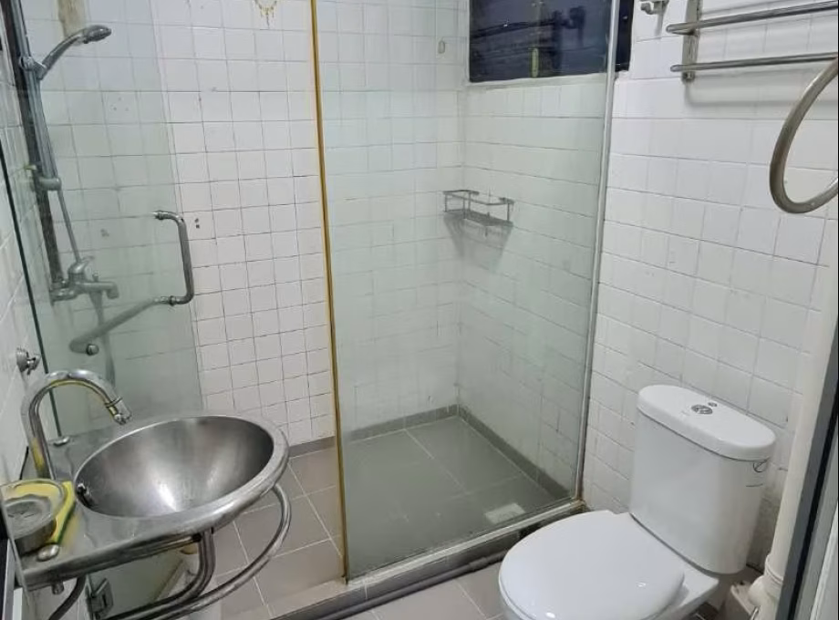 Room Rent • Tampines • 286 Tampines Street 22 • S$1500 • 4-Room (3 BR) • Master Room Photo
