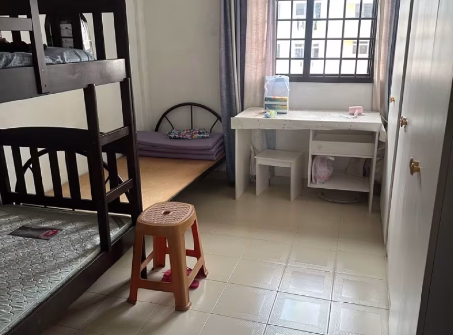 Room Rent • Yishun • 148 Yishun Street 11 • S$560 • 4-Room (3 BR) • Common Room Photo
